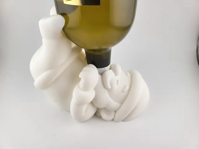 Babbo Natale bianco portabottiglie con una bottiglia di vino