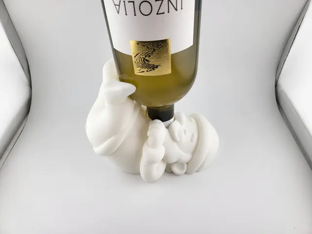 Babbo Natale bianco portabottiglie con una bottiglia di vino, vista 2