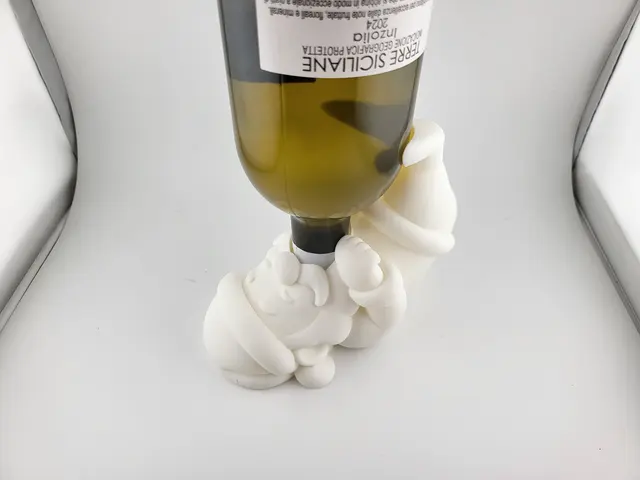 Babbo Natale bianco portabottiglie con una bottiglia di vino, vista 4