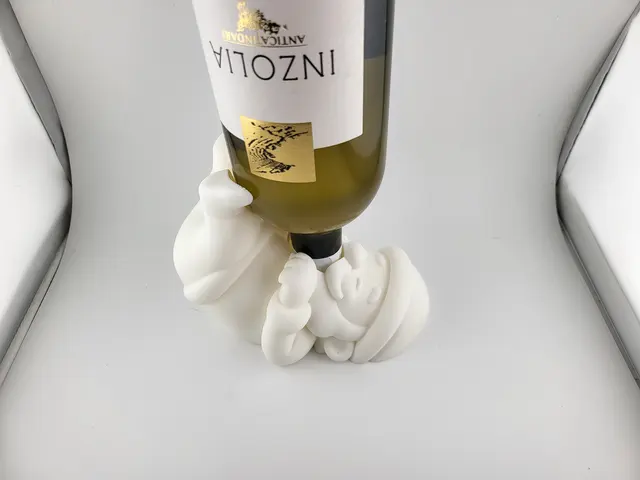 Babbo Natale bianco portabottiglie con una bottiglia di vino, vista 5