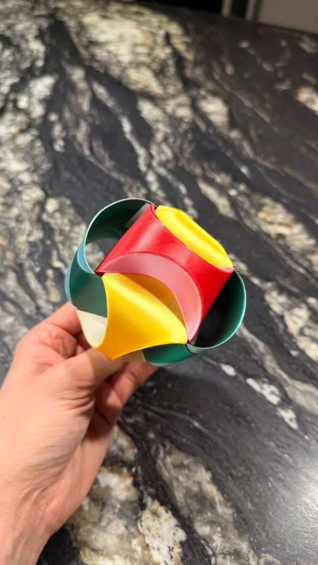 The assembled star, red, yellow and green