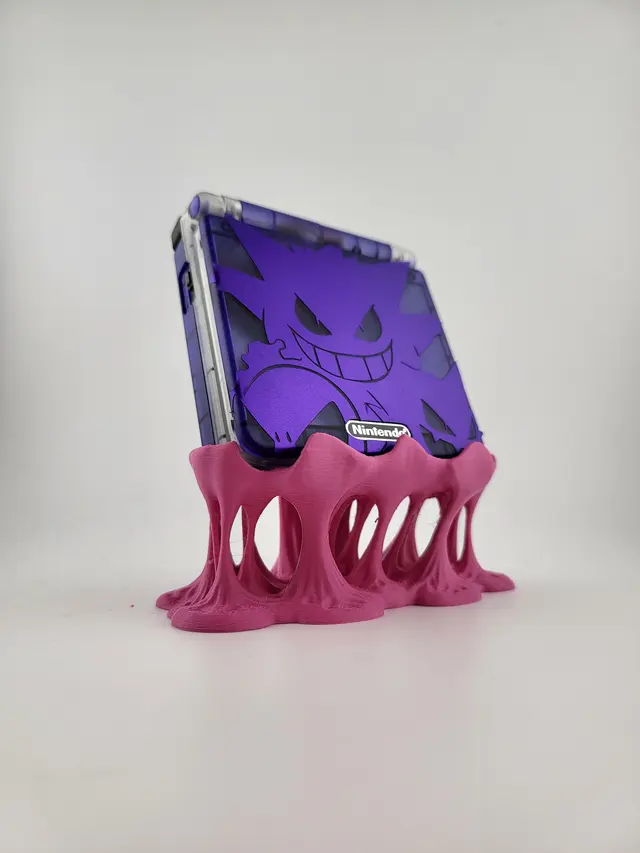 Supporto Bubble Gum rosa con una console a conchiglia viola