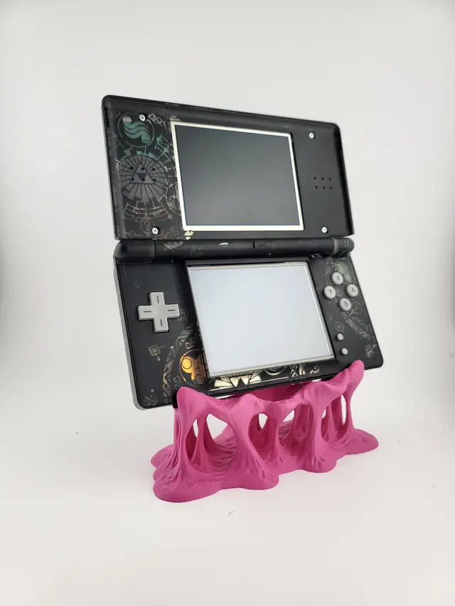 Supporto Bubble Gum rosa con una console a doppio schermo