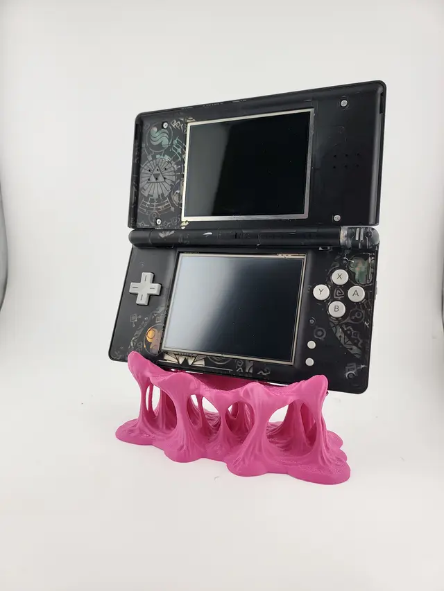 Supporto Bubble Gum rosa con una console a doppio schermo, altra vista