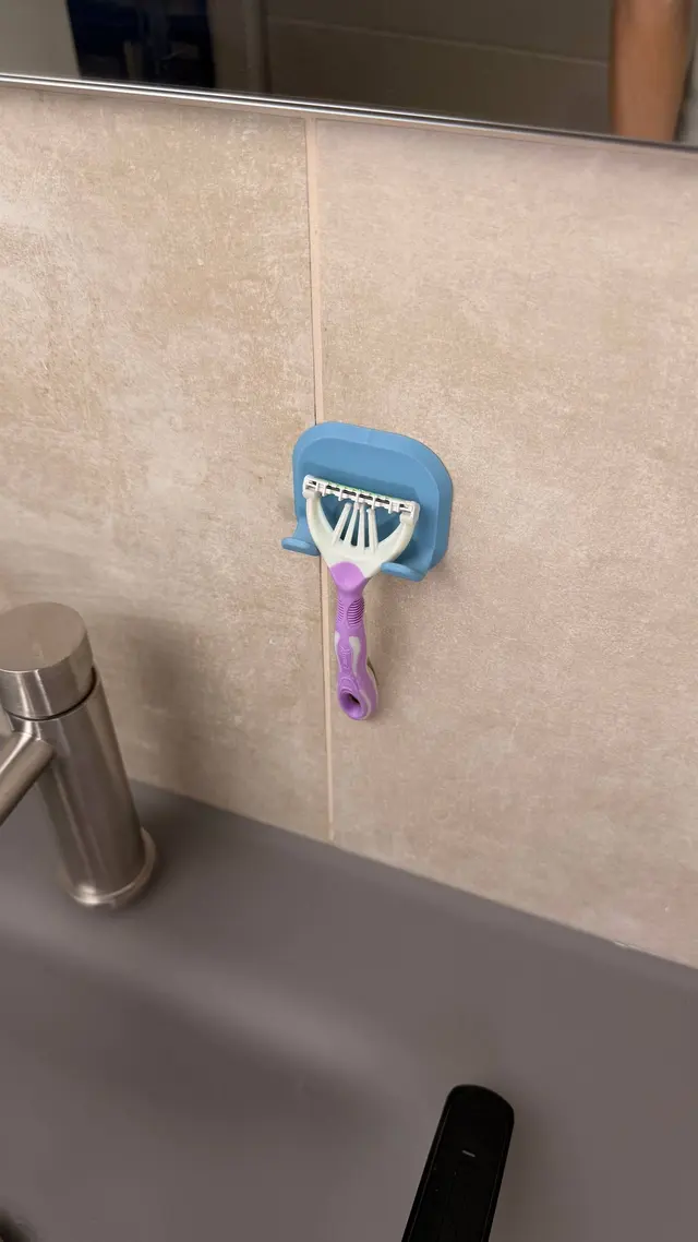 The razor holder with a light blue razor