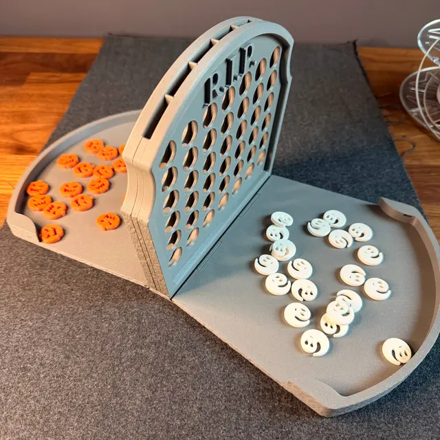 The game open with the ghost and pumpkin pieces